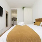 Luxury V - Ferga Suites